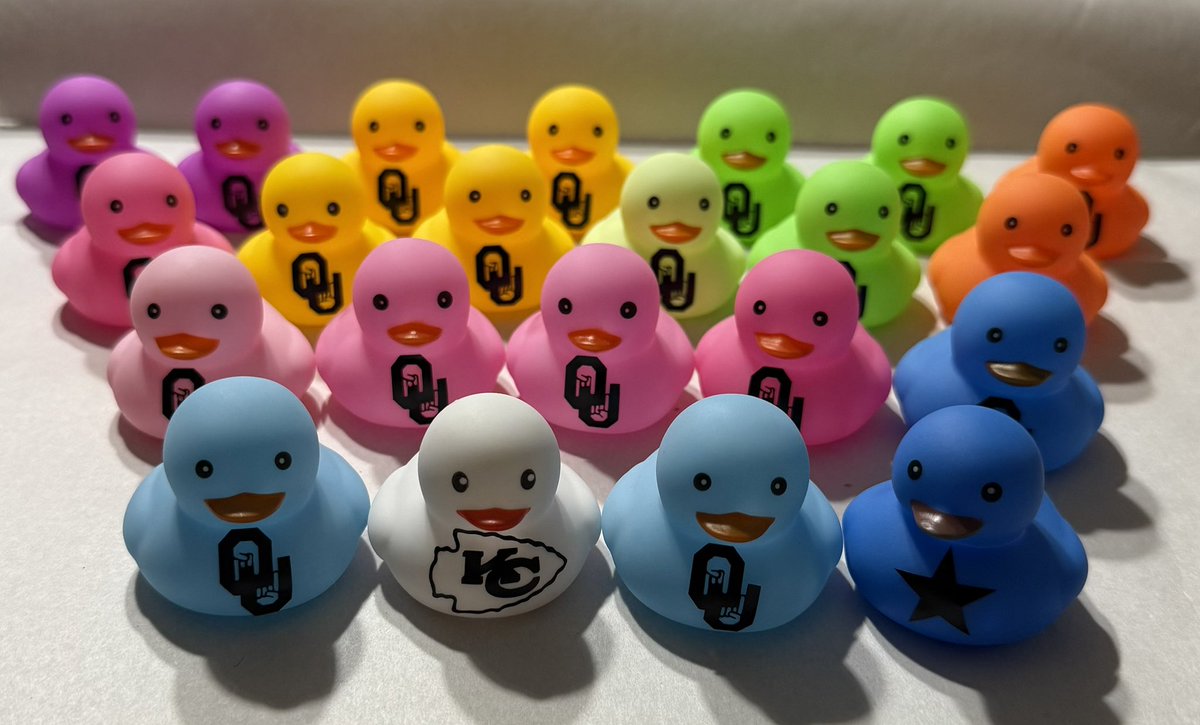 senoroukc's tweet photo. 🚨BREAKING: The flock is BACK! 🦆🚨
Just restocked on #SeñorOU ducks—because apparently y’all can’t get enough of these crimson quackers‼️
Limited supply until they waddle off again! 🦆💨🔥
#OUducks #BoomerSooner #OUDNA #DuckDynasty #QuackAttack #SoonerSwag #CollectEmAll https://t.co/pgUqo9jOzP