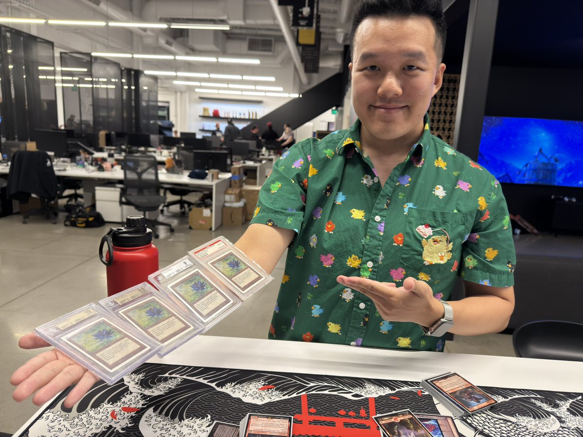 Silverddragn's tweet image. I met @LSXYZ9 and he let me do a money spread with his Black Lotuses! 🤯