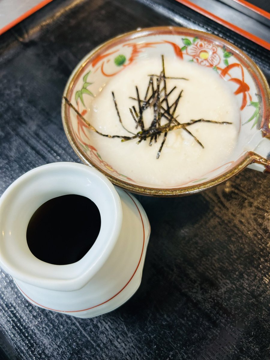 そば処 大梵字です❗️

本日も暑い🥵ですね☀️
そんな日は、喉越しの良い十割そばいかがですか？
揚げたて天ぷら、とろろをお供にどうぞ😋❣️

本日もよろしくお願いいたします🙇🏻‍♂️✨

＃大梵字 ＃十割そば ＃揚げたて天ぷら #とろろ