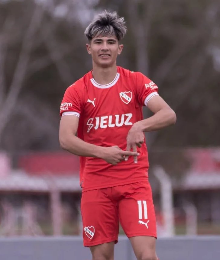 ¿DELANTERO A PRIMERA? 🚨

👹 Santino VIOLLAZ, DELANTERO de CAT 2008, comenzaría la PRETEMPORADA junto con el plantel de PRIMERA.

✍🏻 Ya tiene contrato PROFESIONAL con #Independiente hasta DICIEMBRE del 2027. 

🇦🇷 En reiteradas ocasiones, estuvo en la #SELECCION #ARGENTINA sub 15.