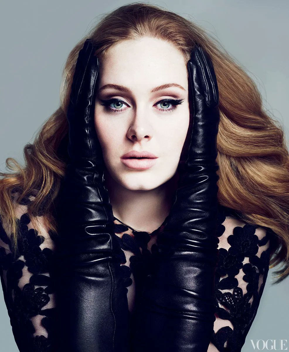 AdeleDailyCN's tweet photo. Adele@Adele 最近给Netflix的#Adolescence创作者送去了一封亲笔信，表达了感谢之情，并提到这部剧影响了她和儿子的关系。此外，她被拍到与好友在洛杉矶的餐馆离开。 https://t.co/A9rHN2qxge