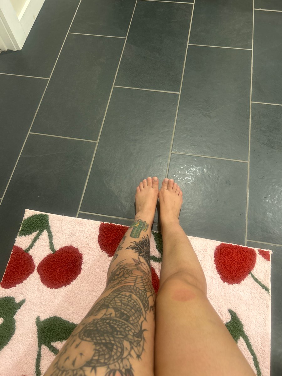 MistressDaddy_'s tweet photo. Just worked a hot &amp; sweaty 10 hour shift standing on my feet all day working in a hot kitchen. Who’s going to be a good foot boy and give my feet a much needed rub? https://t.co/bNffXsNejD