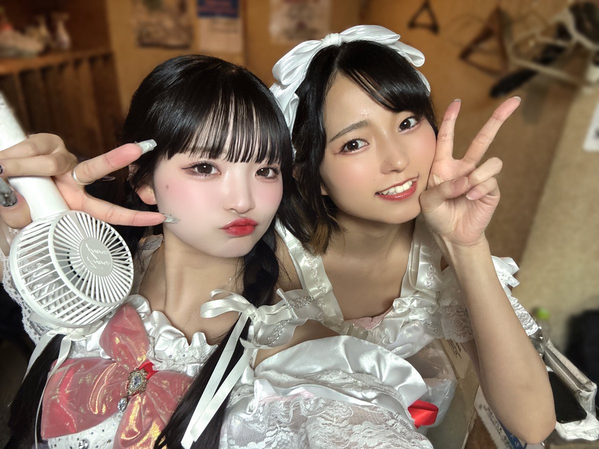 CheeRz_official's tweet photo. 週末は
「アイドルプラネットプレミアムライブ」
「ベビベビライブワンコイン！(昼公演)」
ありがとうございました💝

活動休止前ラストライブでしたが
楽しいライブになっていたら嬉しいです♡♡

ライブはひとまず今回が最後になりますが
また楽しいことをみんなとできるように頑張ります🎶

𝙉𝙚𝙭𝙩 ︎ ⇝ 6/21（土）16:00~ 無料トークイベント

こちらが活動休止前CheeRz＊に会える最後のイベントになります。

ぜひ遊びに来てね❤️🤍

#声優アイドルCheeRz＊