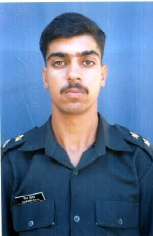 iNikhilsaini's tweet image. 26 years ago, India witnessed the supreme sacrifice of Capt. Saurabh Kalia. Captured by Pakistan on May 15, 1999, held for 22 days. What followed was inhuman: his eyes were gouged out, bones broken, limbs burnt with cigarettes, nails torn, private parts mutilated — before he was…
