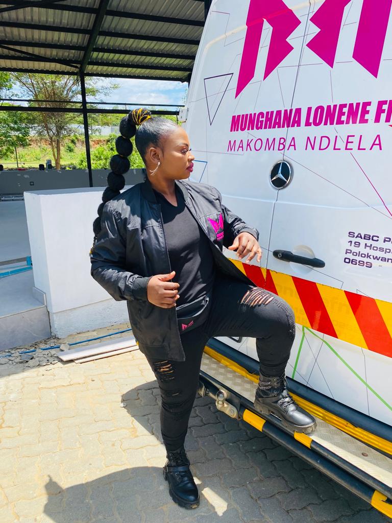 hobsmore's tweet photo. @ConnyMikateko
@Djbrianrikhotso
@Munghana
@Djsoulcrusher
@phaphamamlfm
#phaphamanamunghana
@MunghanaTraffic
#AmTraffic https://t.co/vn5qsYEi8a