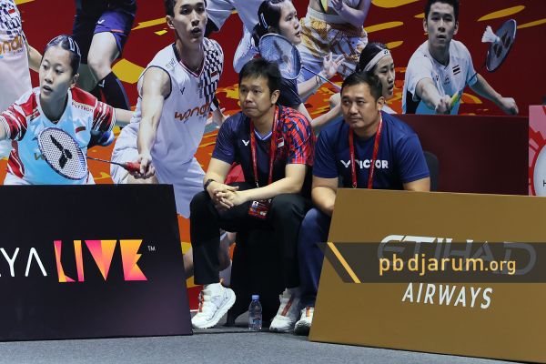 Gita Wirjawan (@gwirjawan) on Twitter photo Same butterflies, different chair.
Congrats for the new milestone, Hendra Setiawan!
š·: <a href="/BadmintonTalk/">Badminton Talk</a> <a href="/ainurohman/">A. Ainur Rohman</a> Same butterflies, different chair.
Congrats for the new milestone, Hendra Setiawan!
š·: <a href="/BadmintonTalk/">Badminton Talk</a> <a href="/ainurohman/">A. Ainur Rohman</a>