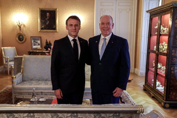 lallier_michel's tweet photo. De #Monaco 🇲🇨 Samedi à #Nice hier Soir, Notre Charmant & Adorable Couple Présidentiel :
❤️🥇@EmmanuelMacron & @Brigitte1eDame💐❤️
reçu par le Couple Princier de Monaco #AlbertII 🇲🇨& #CharleneWittstock💐🙏et à Nice par le Maire @cestrosi 🙏
MERCI EMMANUEL & BRIGITTE MACRON💙🤍❤️ https://t.co/8fs6pFDv7t