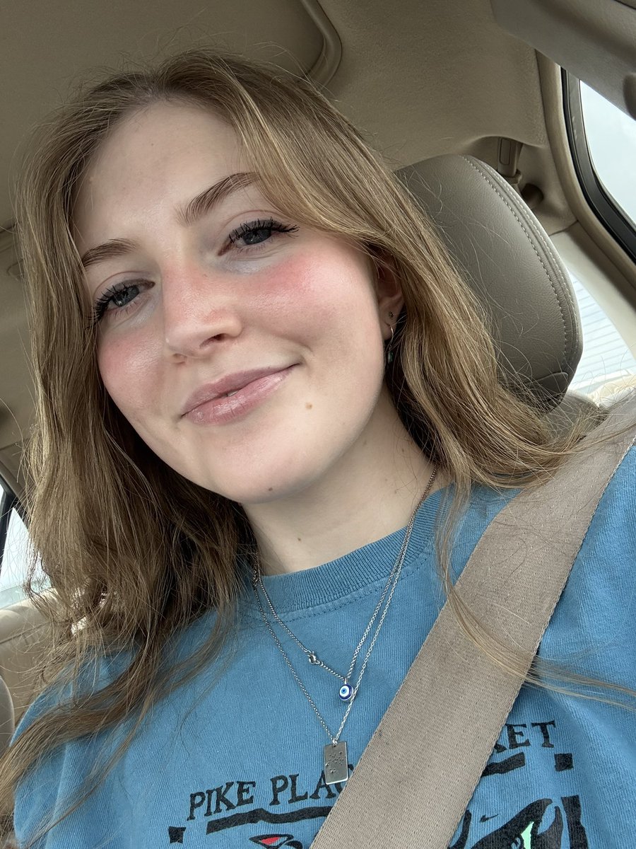 allybacon5's tweet photo. any time my skin is bad i reminisce on pictures when it was clear rip https://t.co/NRFGP65Rw5