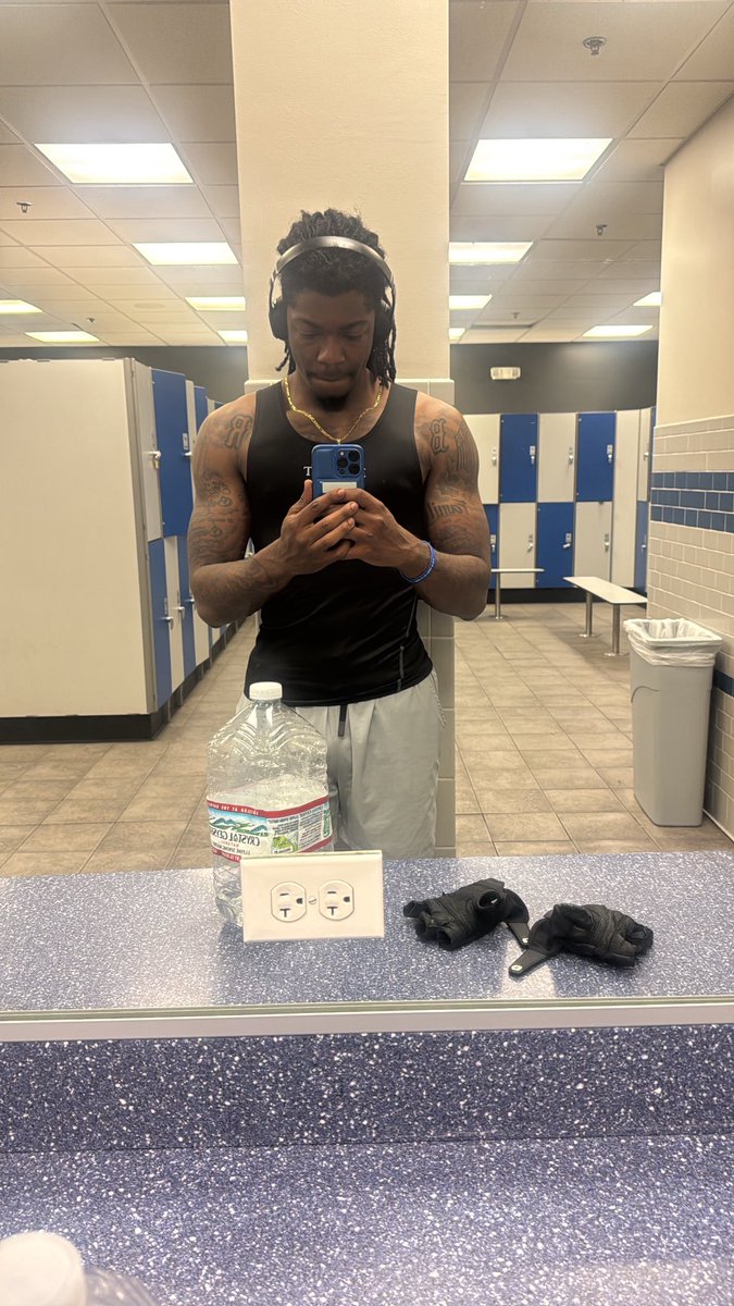 brob4___'s tweet photo. Idek ass post https://t.co/c9ccT6noix