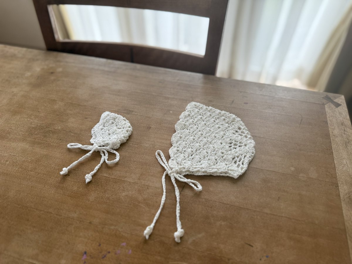 aiko_tsukahara's tweet photo. #ボンネット #手編み #ハンドメイド #ファーストトイ #猫のいる暮らし #写真 #bonnet #handmade #firsttoy #Knitting #cat #photograghy https://t.co/sinyqxkdY2