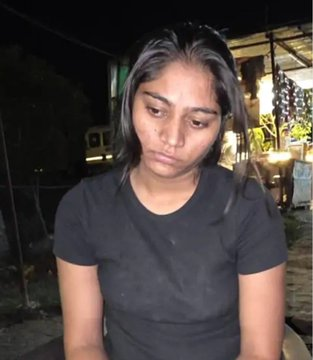 सोनम रघुवंशी ने ही हनीमून पर पति राजा रघुवंशी को मरवा दिया. उसने किराए के हत्यारे भी बुलाए थे. 17 दिन तक जिस सोनम के लिए पुलिस खाक छान रही थी, उसने गाजीपुर में सरेंडर कर दिया. 

सोनम के घरवाले सीबीआई जांच की मांग कर रहे थे, सीएम, मंत्री से लेकर देश के गृह मंत्री इस केस को लेकर