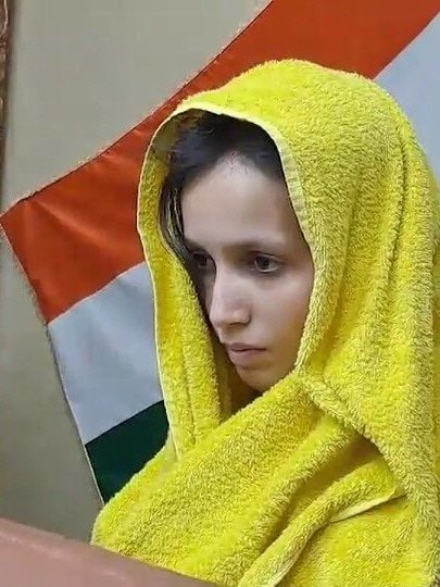 itsmsrk's tweet photo. हे नारी ! तू नारी नहीं पिशाचिनी है। 

 सोनम रघुवंशी
#sonamraghuwanshi #rajaraghuwanshi #indoremissingcouple #indorecouple #राजारघुवंशी #सोनमरघुवंशी https://t.co/EoETvm1Uuk