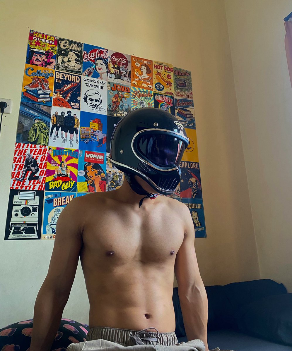 jelaslebienak's tweet photo. Starboi🥴 https://t.co/2qOYTXaiJn