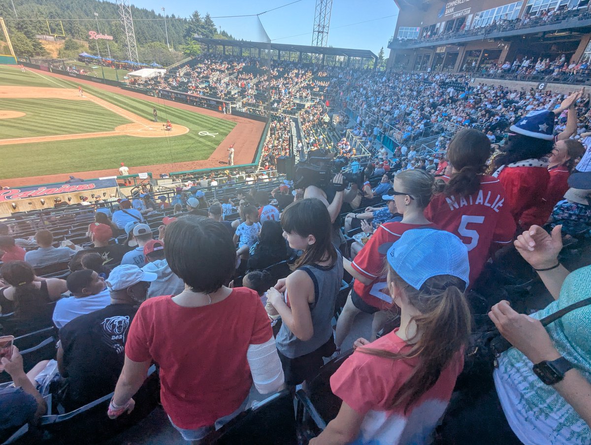 evershines12's tweet photo. @monkey35393 @CheneyStadium @RainiersLand Our group danced with Sax Gorilla! 
Life goal achievement!!! https://t.co/6ozpSijZDJ