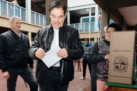 Rovira gana en Misiones

vocespoliticas.wordpress.com/2025/06/09/rov…

Algunos datos: segundo lugar para LLA;  el PJ no presentó lista; el tercero está preso y la participación fue del 58%.