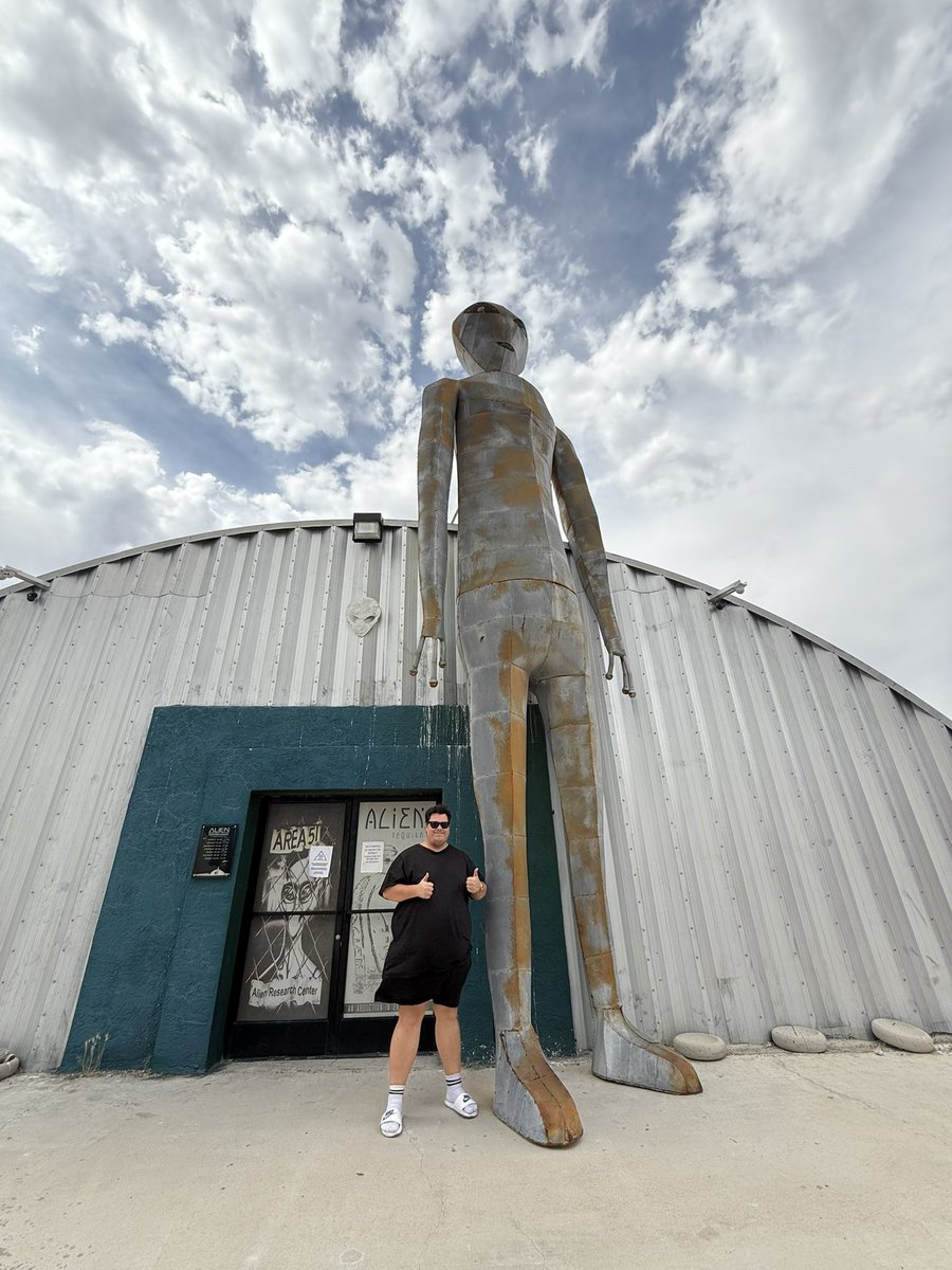 teufeurs's tweet image. Jai été du côté de la zone 51 rencontrer E.T 👽