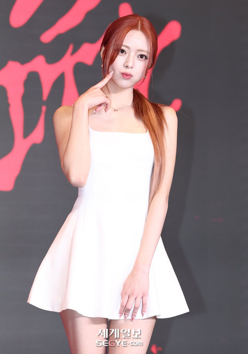 bling1209's tweet photo. 아 진짜 다울자  내 유나 존나 예쁘다… https://t.co/h4GKjHKTeC
