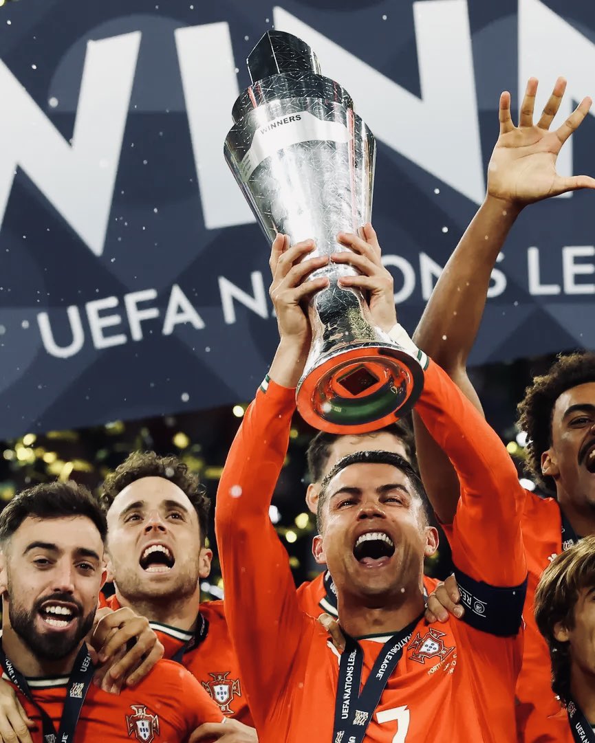 Manchester United (@manutd) on Twitter photo Congratulations to <a href="/B_Fernandes8/">Bruno Fernandes</a> and <a href="/DalotDiogo/">Diogo Dalot</a>, our UEFA Nations League winners! 🇵🇹🏆
#MUFC Congratulations to <a href="/B_Fernandes8/">Bruno Fernandes</a> and <a href="/DalotDiogo/">Diogo Dalot</a>, our UEFA Nations League winners! 🇵🇹🏆
#MUFC