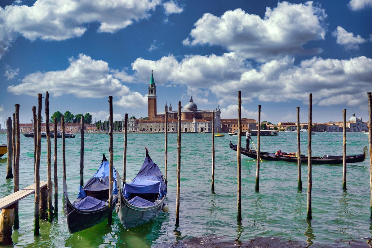 «Quando bevi dell'acqua, non dimenticare la sorgente dalla quale scaturisce» (Charles Dickens). Buona giornata, amici!

#9giugno