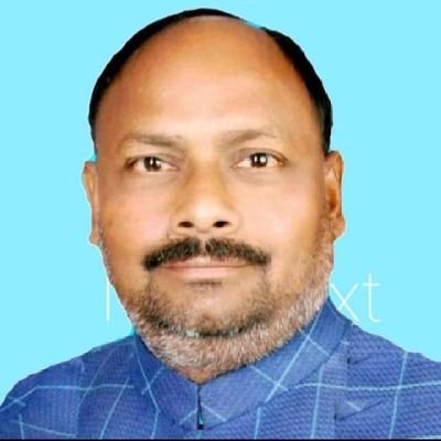 गड़रिया समाज ने इन महोदय को पलकों पर बिठा लिया था।बसपाइयों ने समझाया माने नहीं।समाज इनके साथ था लेकिन ये कुर्सी के चक्कर में समाज के साथ न कल थे,न आज हैं और न रहेंगे।

असली नेता विश्वनाथ पाल हैं,जो समाज हित की बात करते हैं।लेकिन भाजपा प्रेम और हिंदुत्व में उन्हें गालियां देते हैं