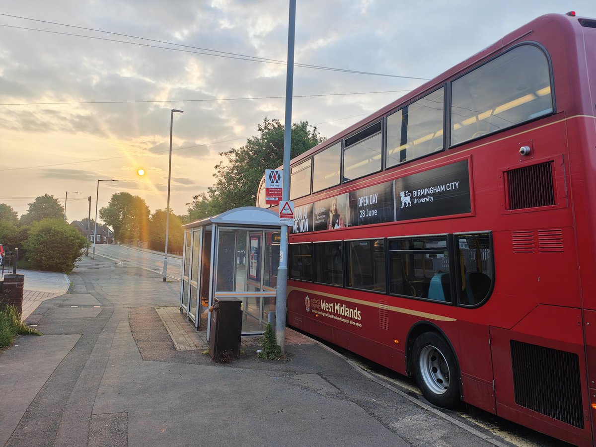 This morning's sunrise across #Wolverhampton was striking. The photo doesn't do it justice.

Starting the day with a bright start, is always a good feeling.

Whatever you're doing today, make it a good one 🌞