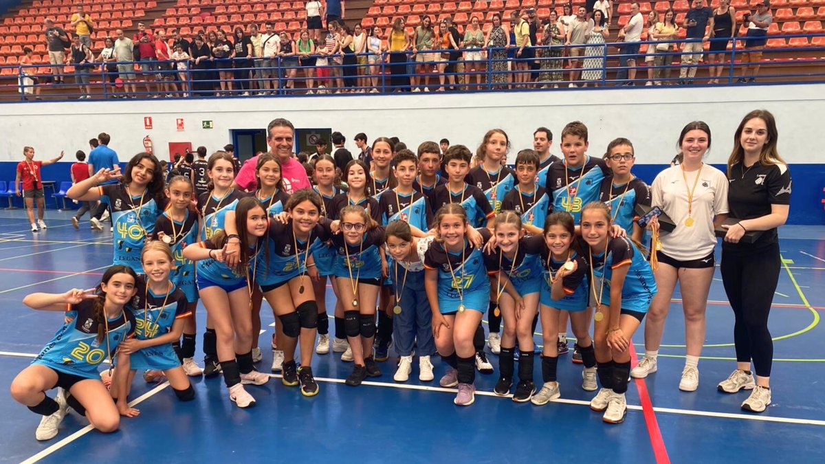 VoleibolLeganes's tweet image. 📰 #CANTERA | Éxito total en el Circuito de Minivóley: ¡tres equipos premiados en el cierre!

📲 Más información en ➡️ 
cvleganes.com/2025/06/08/exi…

#VamosLega 💙🤍
#MejorCanteraESP 💪🇪🇸
