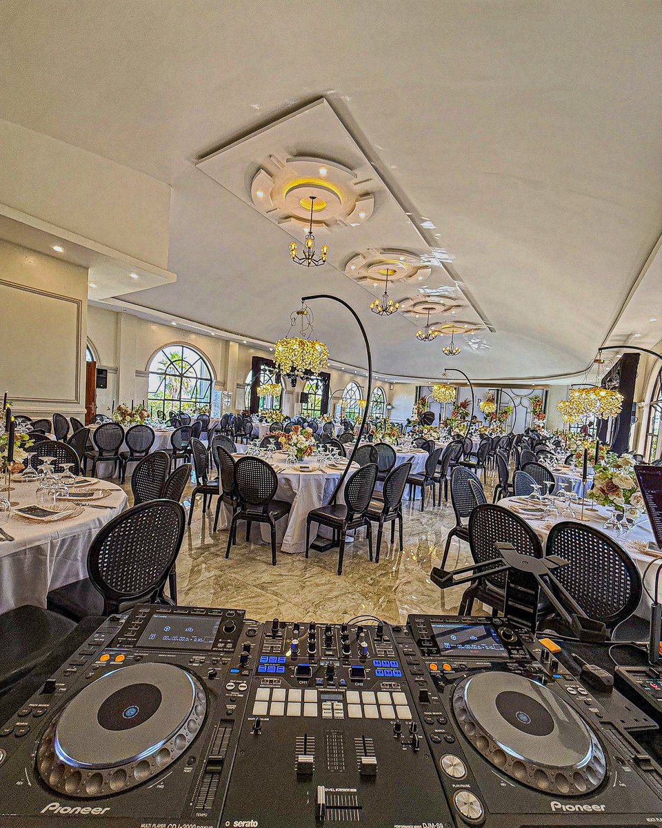 realsoundsug's tweet photo. This room has no idea what’s about to hit it.
.
.
.
.
#africasbestweddingdj #mousteydj #Realdeejays #Realsounds #weddingbymousteydj #NoDaysOff #TheRoyalExperience #bellanaijaweddings #destinationweddingdj https://t.co/jEmnxarblS