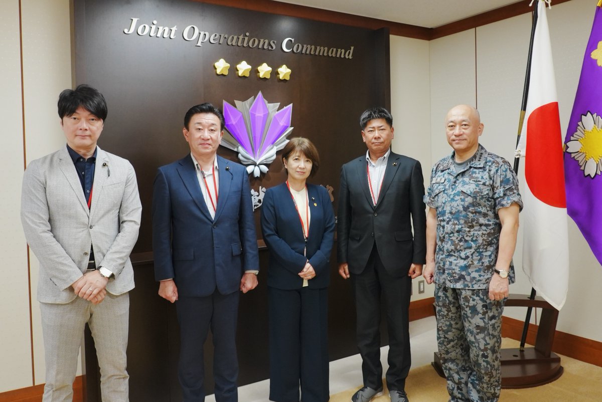 jjoc_pa's tweet image. 6月5日、石川県議会のメンバー(八田副議長、横山議員、車議員、田中議員)が統合作戦司令官を訪問し、能登半島地震や大雨に伴う災害派遣に参加した自衛隊部隊への感謝の意を伝えました。この訪問では、災害に対する迅速な対応を確保するための自衛隊と地域自治体の協力の重要性が改めて強調されました。