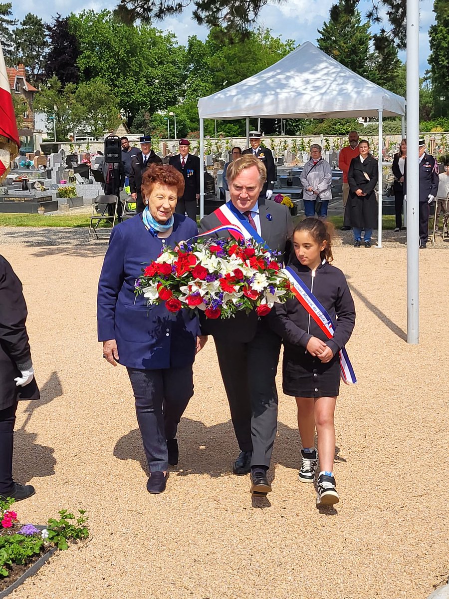 Indochine, une guerre de plus en plus oubliée par certains mais pas à Pontoise en ce 8 juin , où nous avons commémoré le sacrifice de plus de 100 000 soldats et honoré leur mémoire. Eclairons notre présent et construisons notre avenir avec notre attachement à ce devoir de mémoire