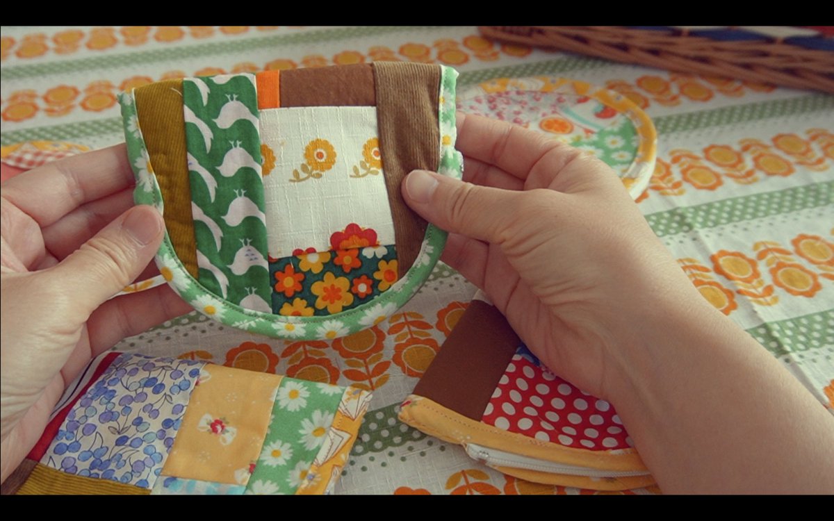 machiko_sewing's tweet photo. はぎれをパッチワークして
小さなポーチを5個縫いました⚮
アメリカはもう夏休み!
年度末バタバタ忙しかったけれど
一年間お世話になった先生たちに
ささやかなプレゼント♕
#パッチワーク #はぎれ #patchworks https://t.co/Zd01Rw0oWx