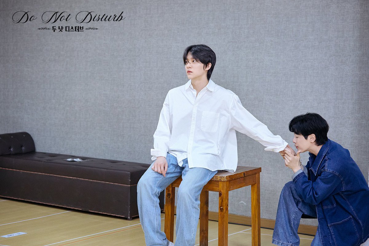 [#두낫디스터브] 

𝑴𝒖𝒔𝒊𝒄𝒂𝒍
𝑫𝒐 𝑵𝒐𝒕 𝑫𝒊𝒔𝒕𝒖𝒓𝒃

개막 𝐃-1

📸 연습실 현장 사진 공개 🛎

제스 블레이크 #윤재호
카이만 #박규원
_
2025.06.10 - 2025.08.31
NOL 서경스퀘어 스콘 1관
#Musical_DoNotDisturb