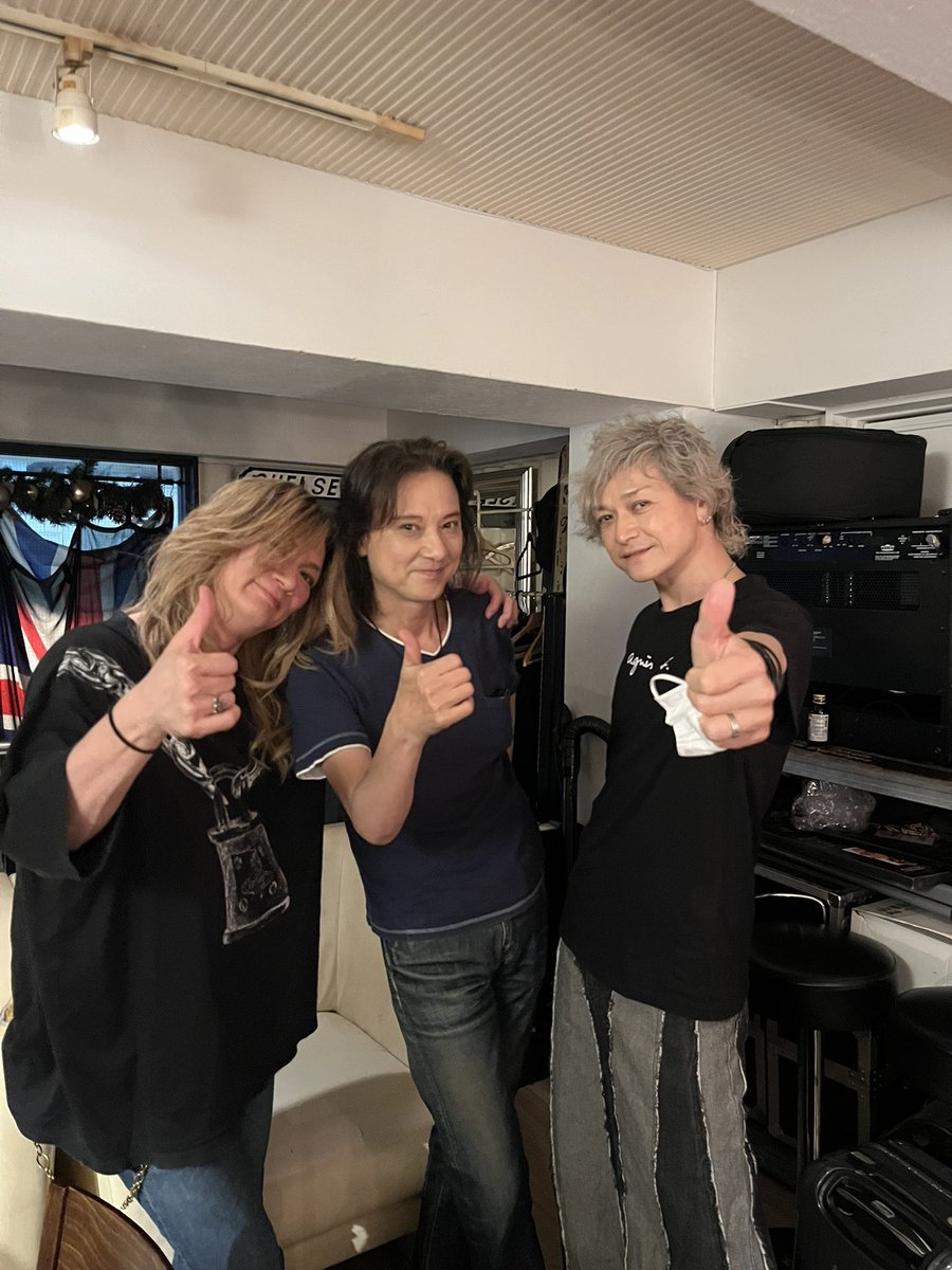 昨日はAiM（有待雅彦+村上孝之）とのアコースティックライブ@横浜The CLUB SENSATION
㊗️満員御礼㊗️
ご来場くださった皆様ありがとうございました❗️
いやー楽しかったです😊
新曲も評判良く、頑張って作った甲斐がありました✌️

AiMさんまた一緒に演りましょうねー🎸