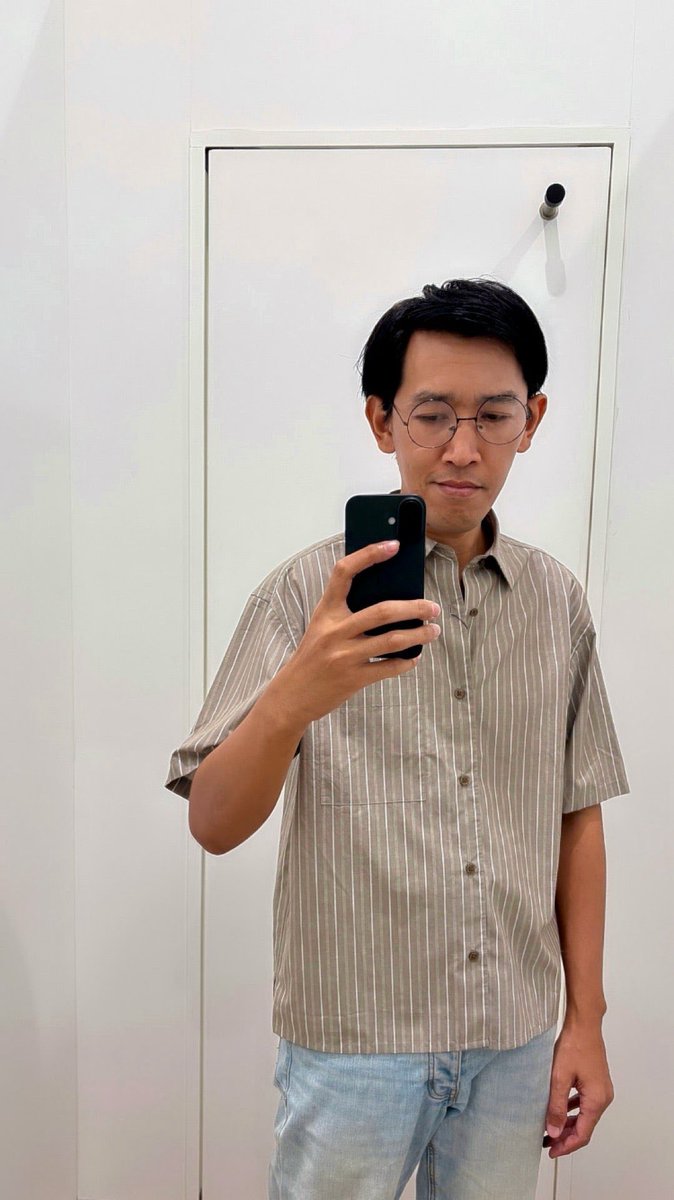 🥸 (@ UNIQLO in Thon Buri, Bangkok) swarmapp.com/user/5184527/c…