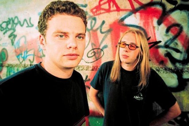MaxxGhe's tweet photo. 09/06/1970.
Nasce a Herne Hill, a Sud di Londra, Ed Simons dei Chemical Brothers.
Hey Boy Hey Girl: https://t.co/MzrBLb99sC
Galvanize: https://t.co/KAOHfNDA2u
Do It Again: https://t.co/wyF76HLOfD
#ChemicalBrothers #EdSimons https://t.co/d87yeIPnJz