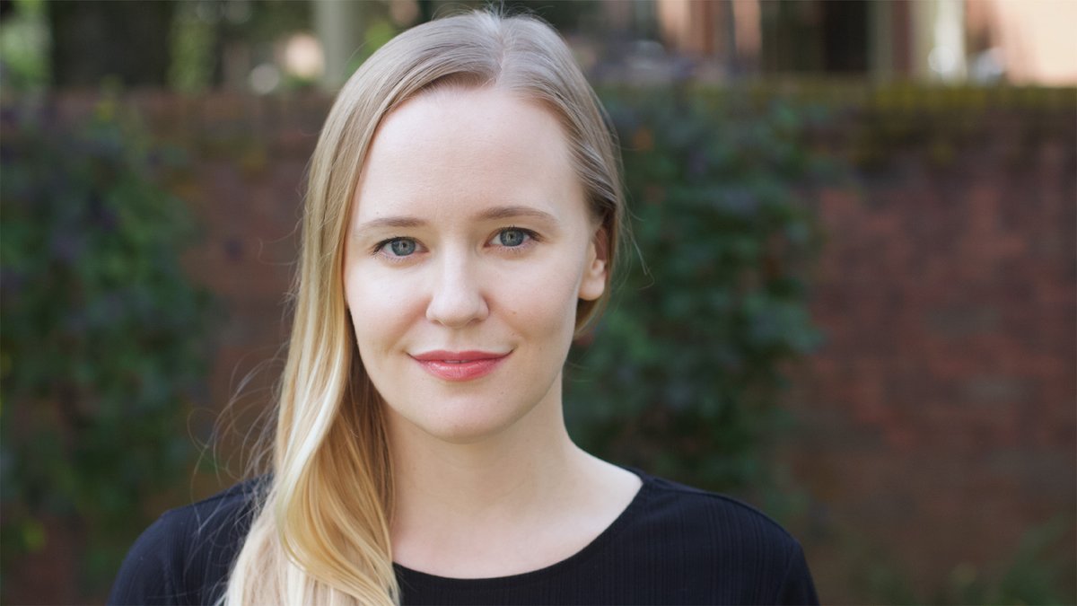 ✫*監督紹介✦·*

ケリー・オサリヴァン（脚本・共同監督）
1984年生まれ。＃セイント・フランシス　で脚本と主演を務め、SXSW映画祭特別審査員賞と観客賞を受賞。2020年に最も評価されたインディーズ映画の一つとなる。俳優として、舞台、TV映画でも活躍している。