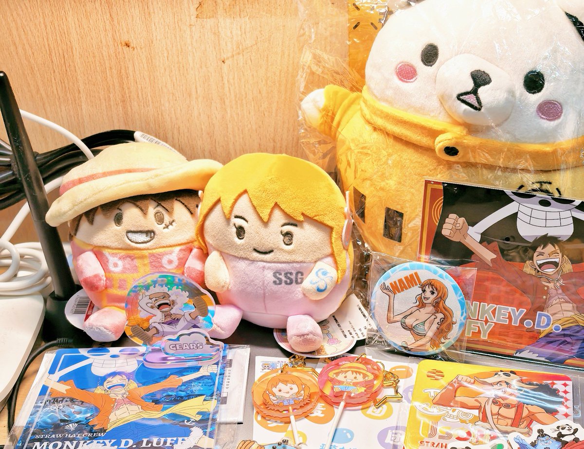 到草帽商店花自己的稿费买了好大一笔ww幸福～🥰🥰
（贝波好可爱🥺）
#ONEPIECE #lunami #ルナミ