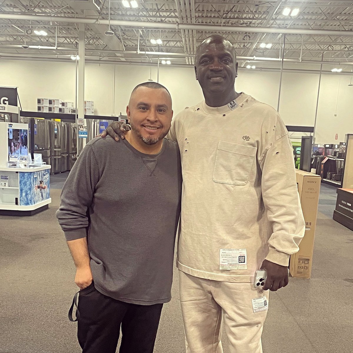 Still vibin’ to ‘Smack That’ in 2025? 🎶

Guess what... 
We might just have the one and only 
<a href="/Akon/">AKON</a> on <a href="/TheGrizzlyPod/">The Grizzly Podcast</a>! 
No body doubles here! 😉 

New episodes are coming soon, 
and trust me, they’re HUGE!

Stay on your Grizzly!

#Akon #TheGrizzlyPodcast #IrvinScott