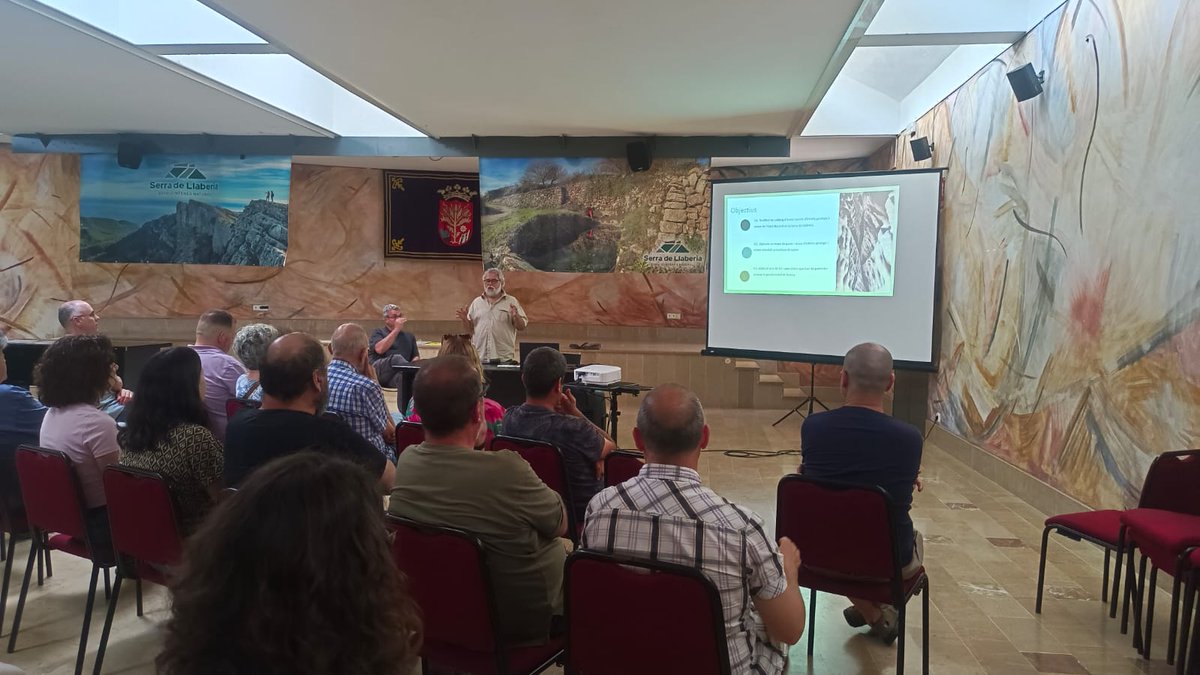Taller_de_Geologia (@tgeologia) on Twitter photo Aquest cap de setmana èxit de participació i interès per part del territori i gestors a la presentació del catàleg de punts d interès geològic i miner de la serra de Llaberia i les excursions geològiques <a href="/espaigea/">espaigea</a> <a href="/GeolegCAT/">Geòleg.cat ⚒️</a> <a href="/COLGEOCAT/">COLGEOCAT</a> <a href="/GeoparcOrigens/">Geoparc Orígens</a> <a href="/Geoparc/">Geoparc Catalunya Central</a> <a href="/blocdecamp/">Isaac Camps</a> Aquest cap de setmana èxit de participació i interès per part del territori i gestors a la presentació del catàleg de punts d interès geològic i miner de la serra de Llaberia i les excursions geològiques <a href="/espaigea/">espaigea</a> <a href="/GeolegCAT/">Geòleg.cat ⚒️</a> <a href="/COLGEOCAT/">COLGEOCAT</a> <a href="/GeoparcOrigens/">Geoparc Orígens</a> <a href="/Geoparc/">Geoparc Catalunya Central</a> <a href="/blocdecamp/">Isaac Camps</a>
