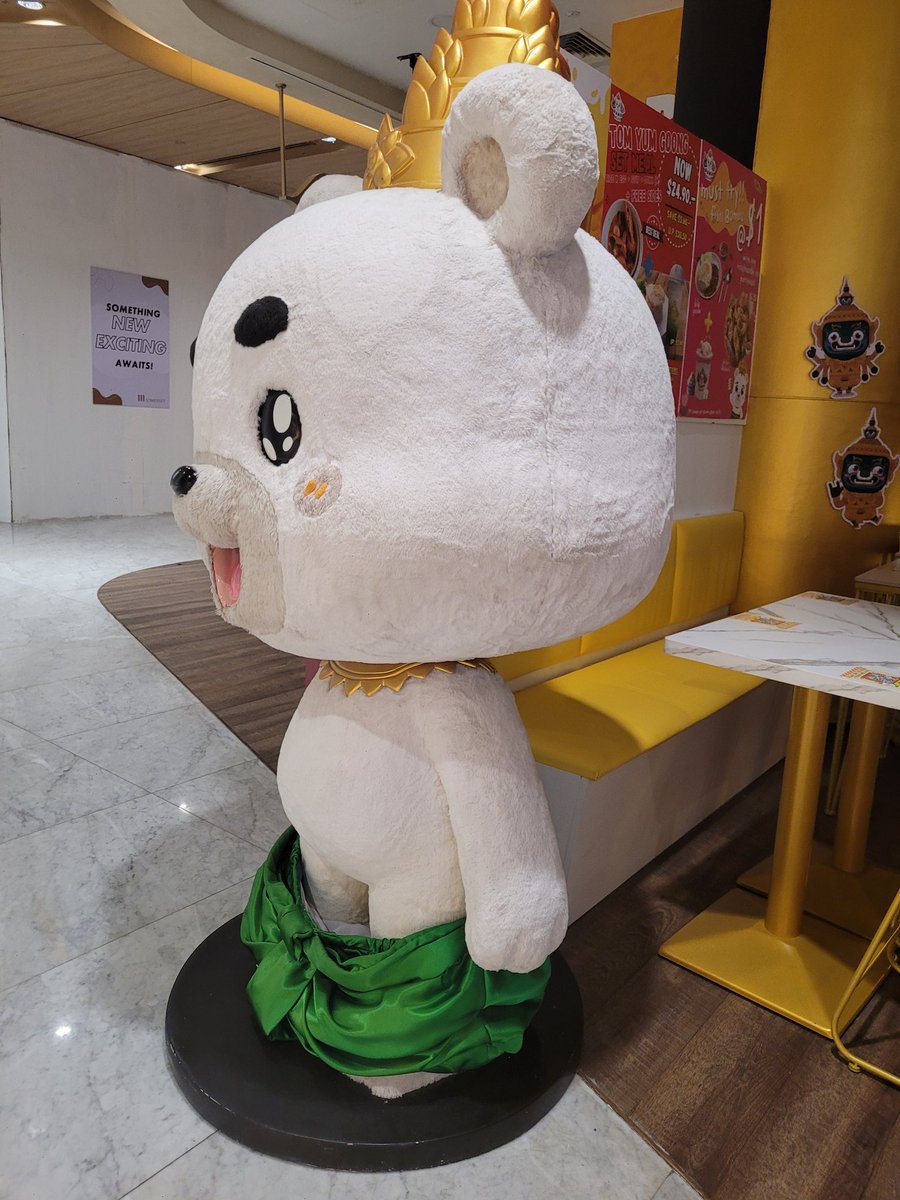 Oh no, someone pulled down the pants of this restaurant bear mascot. O.o #MuchReveal #Covereyes