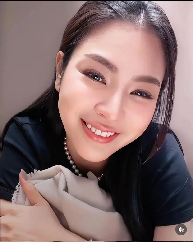 FayeSmilesForMe's tweet image. What speaks louder? Hate. Always!
What stays stronger, survives through the negative and wins over the loyalty of people - 💙 LOVE 💙 

⏬️ Here is what you can do to show your love for #FayePeraya 
🔹️When she posts on IG, TT or here engage; a lot! Like, comment and share;…