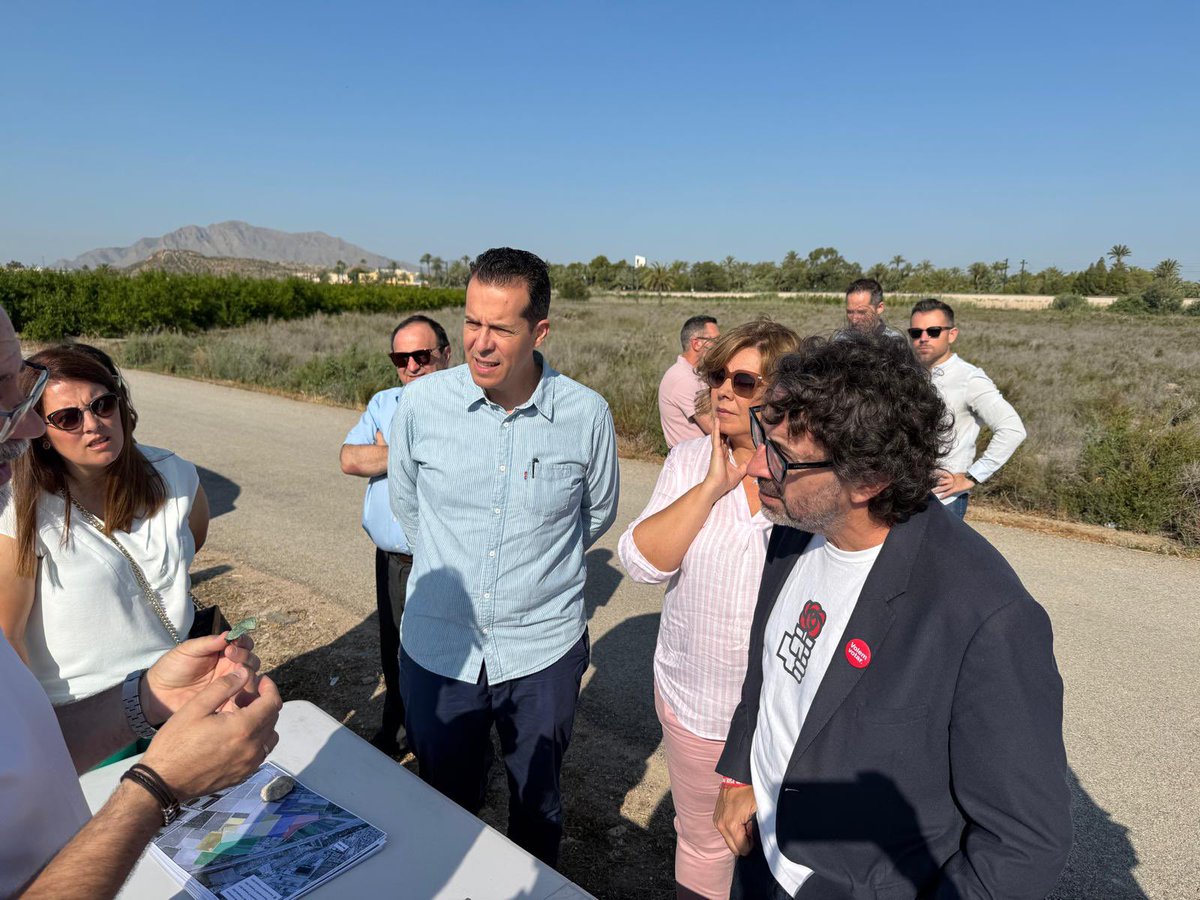 🌹Arranca mañana intensa de celebraciones de Congresos Comarcales. En Albatera, la Secretaria General del PSPV, <a href="/DianaMorantR/">Diana Morant</a> , y el Secretario General del PSPV PSOE de Alicante, <a href="/ruben_alfaro/">Rubén Alfaro</a> han visitado el Campo de Concentración