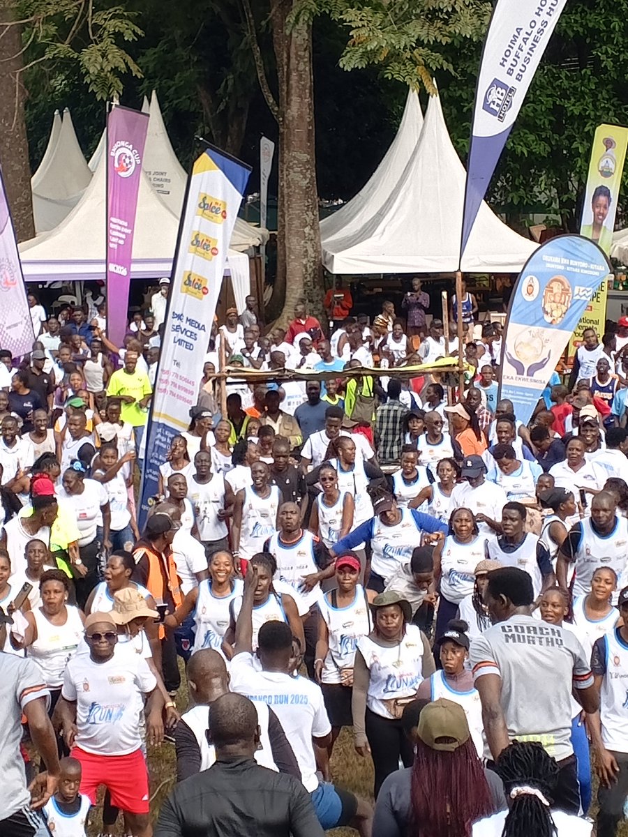 SpiceFMHoima's tweet photo. PHOTOS: Thousands turn up for #EmpangoRun2025. https://t.co/FNeyNQ7V3Q