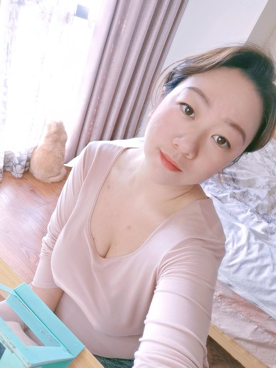 不想上班  超級想做愛🥵                  
有沒有男人要幹40歲的駕訓班教練？