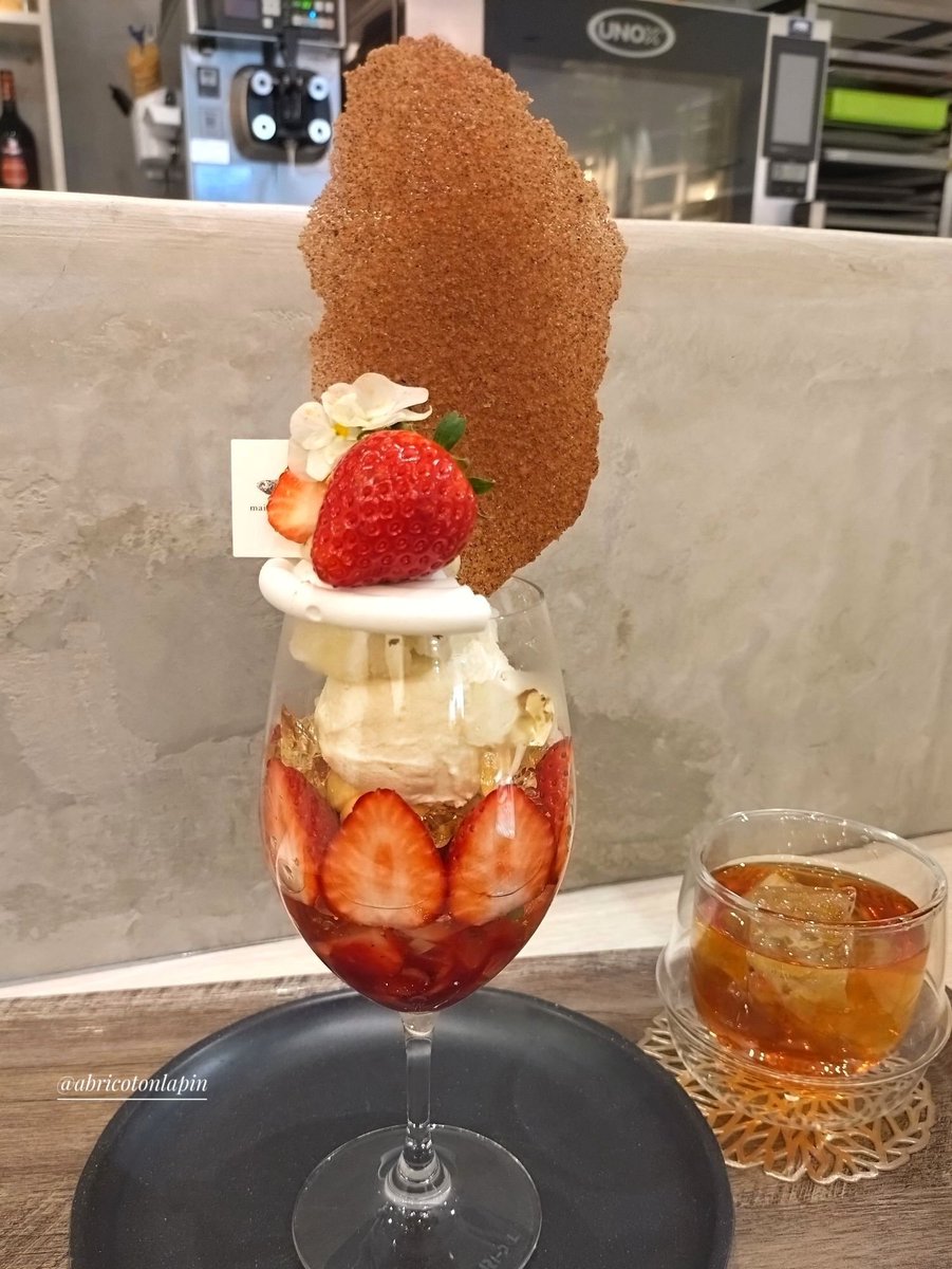 abricotonlapin's tweet image. #スシエルエー
①②「メゾンシーラカンス(仙台)」
グラスパルフェ ラ キュイエット(ミガキイチゴ、欅ジンと金箔ジュレ、ティラミスジェラート他)
※多分今はマスクメロンのパルフェに切り替わり🙇
と極細1mmモンブランソフトクリーム
③「kazunori ikeda individuel(仙台)」の🍰テイクアウト😋…