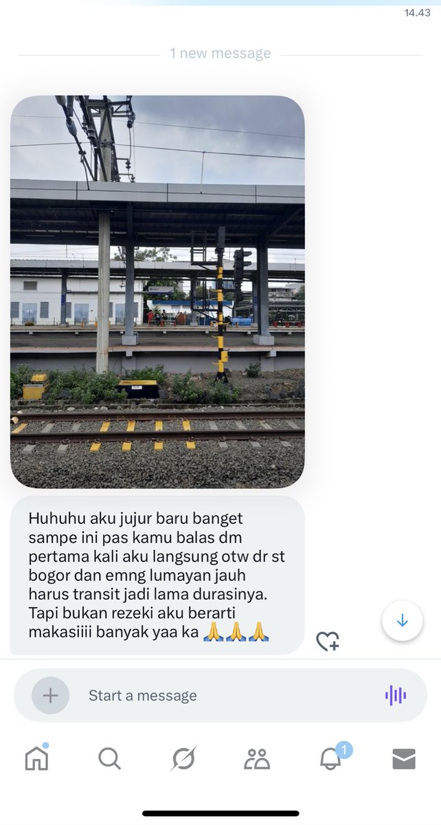 issa2349's tweet photo. GUYSSS PLEASEEE DONG AKU HARUS GIMANA INI TIBA TIBA PADA DATENG PADAHAL AKU BELUM DEAL KARENA AKU BALESS SATU SATU😭😭😭 NANGISSS BANGETTTT DEH😭😭😭 https://t.co/P3LSkasD98