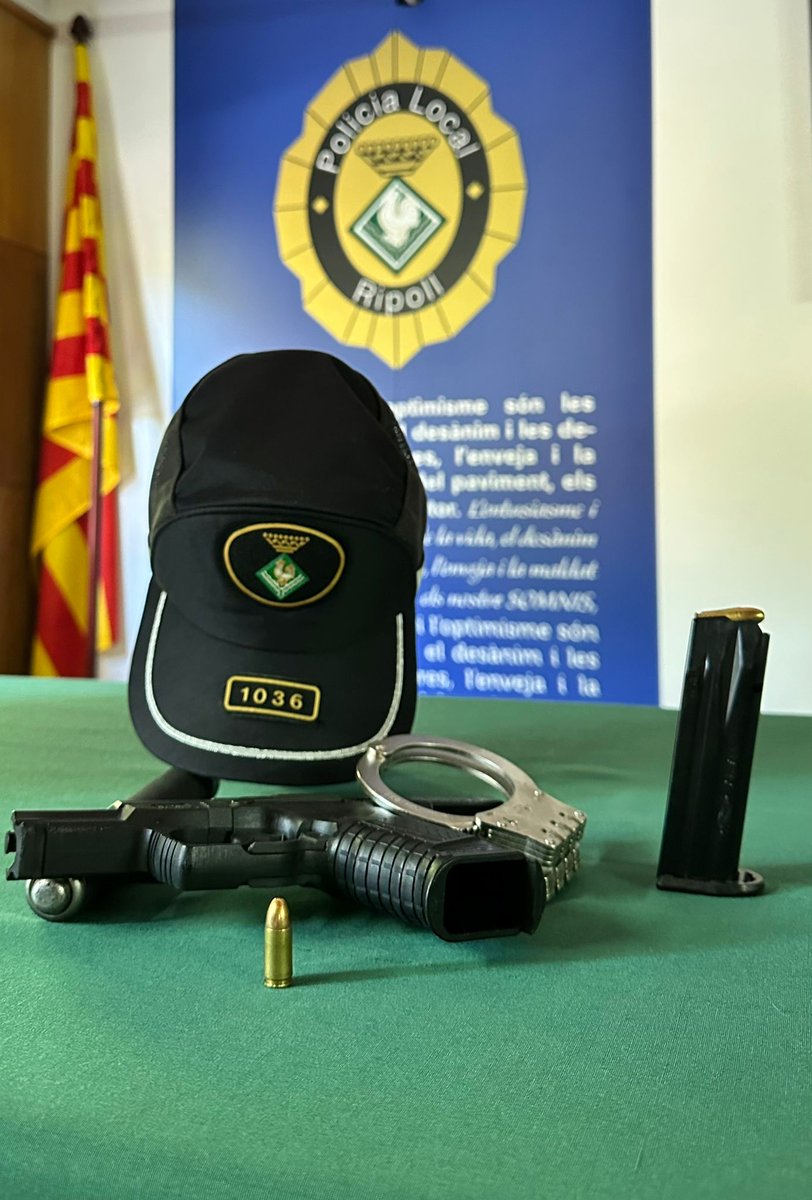 Decretats 3 dies de dol per la mort de l'agent de la Policia Local, Sandra Costa, qui ha servit Ripoll i els ripollesos durant 15 anys, deixant una empremta inesborrable a la nostra vila i als nostres cors.

La cerimònia de comiat se celebrarà avui a les 12 h al Cementiri d'Olot.