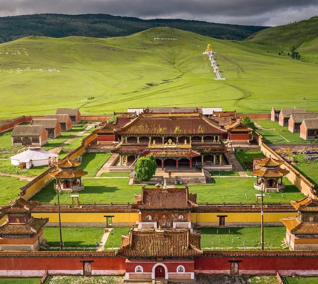 oddiinohin's tweet image. УИХ-ын гишүүн @UndramChinbat Амарбаясгалант хийд орчмын агаарын болон хөрсний бохирдлыг бууруулах зорилгоор 33 сая төгрөгийн өртөг бүхий 4 тоннын багтаамжтай, байгаль орчинд ээлтэй хог шатаах зуухыг хувийн хөрөнгө оруулалтаар хүлээлгэн өглөө.
Энэхүү зуух нь шаталтаас үүсэх утаа…