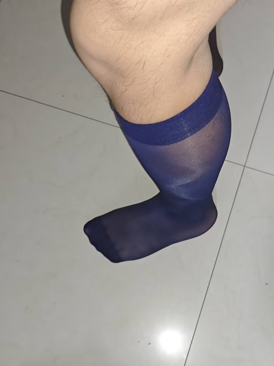 猜猜后边没有有人等着舔丝袜臭脚