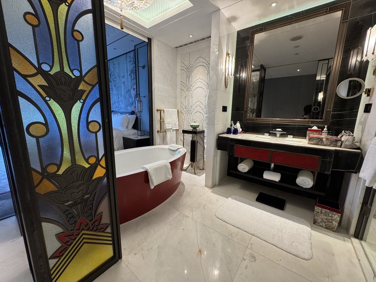 セントレジス到着