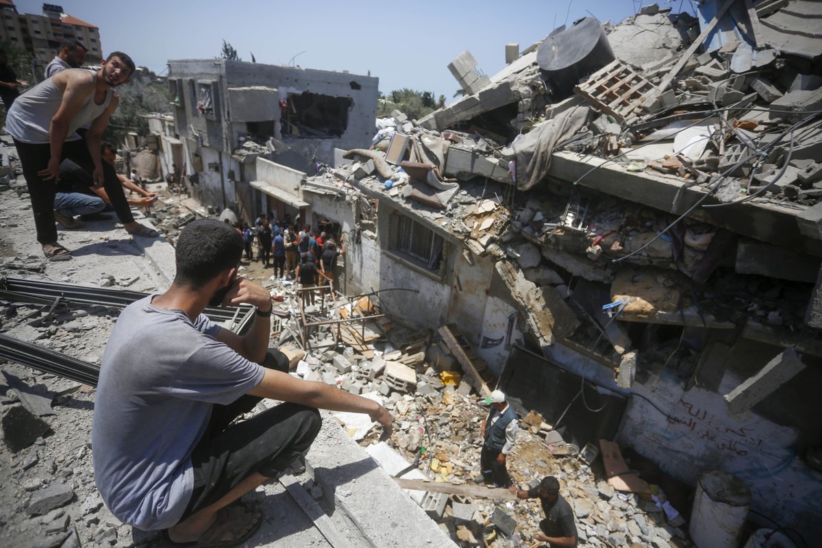La destrucción define el día a día en Gaza.
El 92% de las viviendas han sido dañadas o destruidas, miles de familias no tienen un lugar al que ir y se ven obligadas a refugiarse en edificios inseguros y dañados.